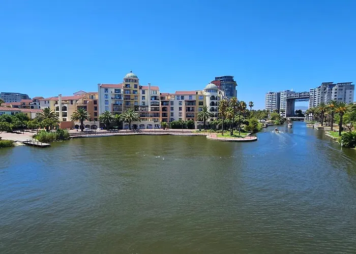 La Palmera - Island Club Canal Front