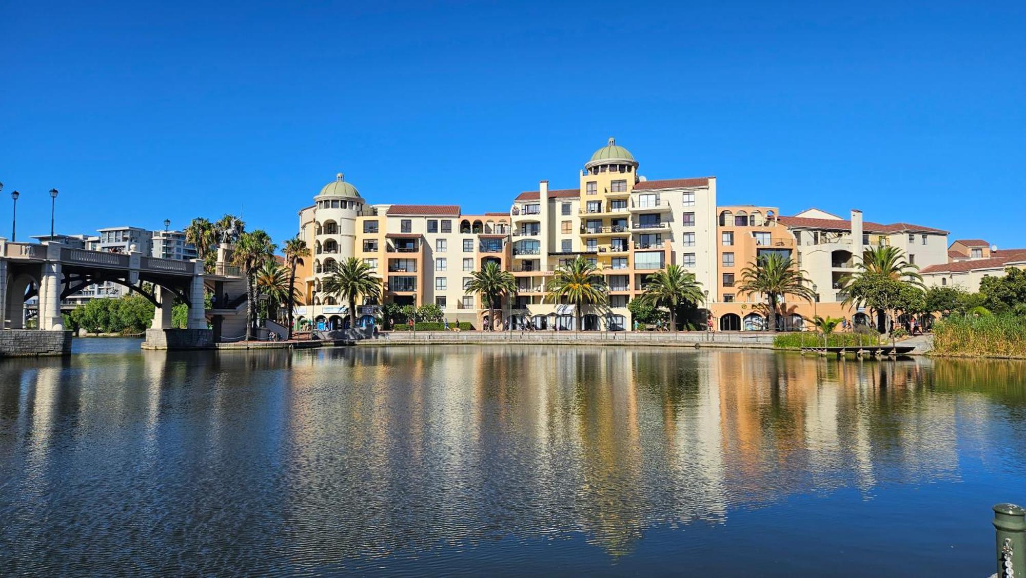 La Palmera - Island Club Canal Front *