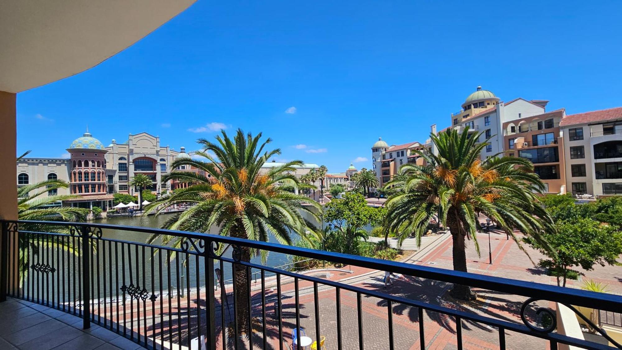 La Palmera - Island Club Canal Front